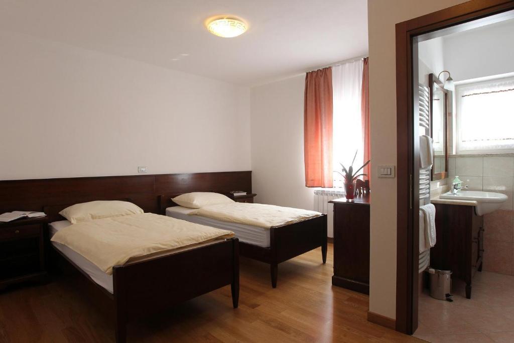 Guest House Pod Slavnikom Podgorje  Δωμάτιο φωτογραφία